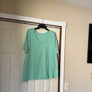 Ava & Viv Light Green V-Neck Short Sleeve Top